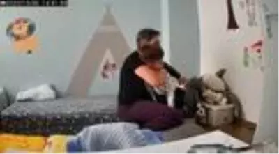 Görüntü İzmir'den! Anne, depreme uykuda yakalanan çocuğunu böyle korudu Görüntü İzmir'den! Anne, depreme uykuda yakalanan çocuğunu böyle korudu