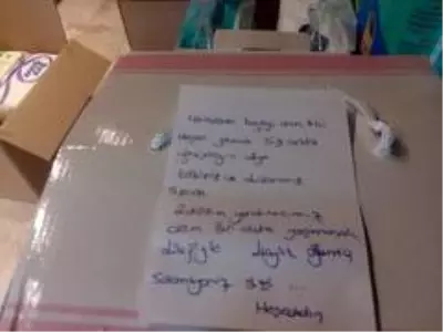 Yardım kolisinden ağlatan not: 'Hepsi yıkandı, siz orada uğraşmayın diye' Yardım kolisinden ağlatan not: 'Hepsi yıkandı, siz orada uğraşmayın diye'