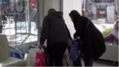 Yardım kolisinden ağlatan not: 'Hepsi yıkandı, siz orada uğraşmayın diye' Yardım kolisinden ağlatan not: 'Hepsi yıkandı, siz orada uğraşmayın diye'