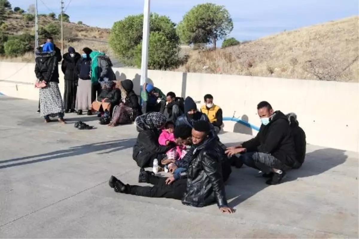 Yunan askerlerinin Türk karasularına ittiği 20 kaçak göçmen kurtarıldı