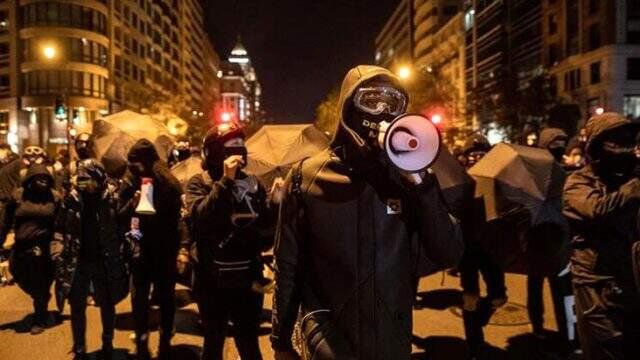 ABD'de seçimler sonuçlanmadan sokaklar karıştı! Trump ve Biden destekçileri birbirlerine saldırdı