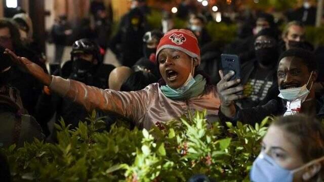 ABD'de seçimler sonuçlanmadan sokaklar karıştı! Trump ve Biden destekçileri birbirlerine saldırdı