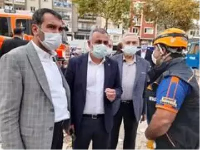 Başkan Şerifoğulları: 'Elazığ olarak tüm gücümüzle İzmirli kardeşlerimizin yanındayız' Başkan Şerifoğulları: 'Elazığ olarak tüm gücümüzle İzmirli kardeşlerimizin yanındayız'