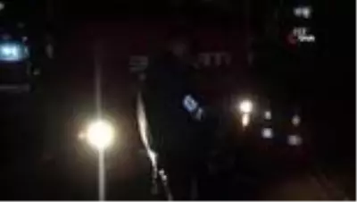 Çamura saplanan 10 aracı itfaiye kurtardı Çamura saplanan 10 aracı itfaiye kurtardı