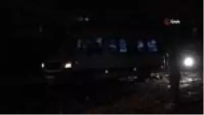 Çamura saplanan 10 aracı itfaiye kurtardı Çamura saplanan 10 aracı itfaiye kurtardı