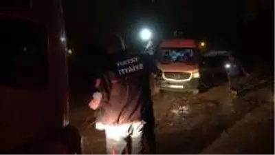 Çamura saplanan 10 aracı itfaiye kurtardı Çamura saplanan 10 aracı itfaiye kurtardı