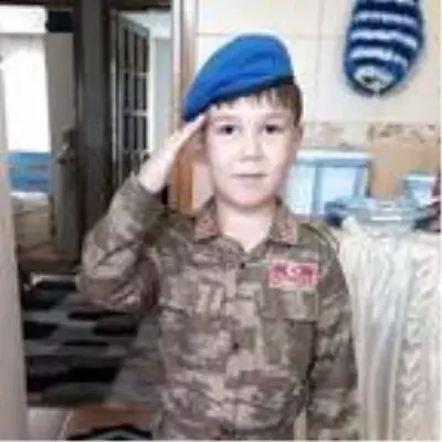 Depremde ölen anneanne ile torunu son yolculuklarına uğurlandı Depremde ölen anneanne ile torunu son yolculuklarına uğurlandı