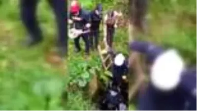 Dereye düşen kişiyi itfaiye ekibi kurtardı Dereye düşen kişiyi itfaiye ekibi kurtardı