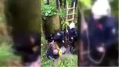 Dereye düşen kişiyi itfaiye ekibi kurtardı Dereye düşen kişiyi itfaiye ekibi kurtardı