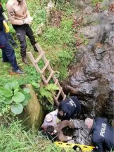 Son dakika haber! Dereye düşen vatandaşı itfaiye ekipleri kurtardı Son dakika haber! Dereye düşen vatandaşı itfaiye ekipleri kurtardı