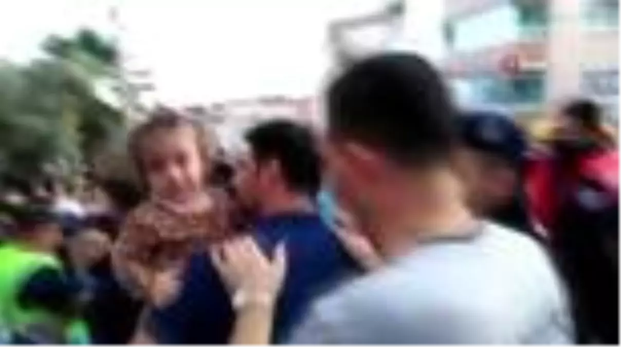 Son dakika: Dört çocukla enkaz altından kurtuldu: 'Çocuklara oyuncak verdim, şarkı söylettim'