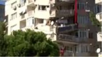 Göçükten eşini ve 2 kızını kurtaran İtfaiye Amiri konuştu Göçükten eşini ve 2 kızını kurtaran İtfaiye Amiri konuştu