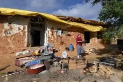 Isparta Belediyesi, kerpiç evde yaşayan aileye ev yapacak