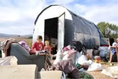 Isparta Belediyesi, kerpiç evde yaşayan aileye ev yapacak