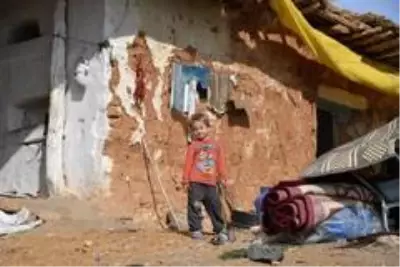 Isparta Belediyesi, kerpiç evde yaşayan aileye ev yapacak