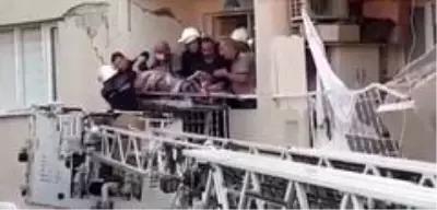 Göçükten eşini ve 2 kızını kurtaran İtfaiye Amiri konuştu Göçükten eşini ve 2 kızını kurtaran İtfaiye Amiri konuştu