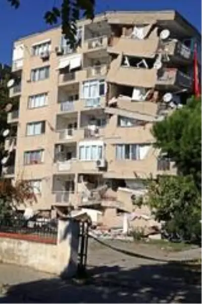 Göçükten eşini ve 2 kızını kurtaran İtfaiye Amiri konuştu Göçükten eşini ve 2 kızını kurtaran İtfaiye Amiri konuştu