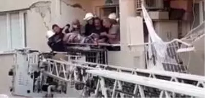 Göçükten eşini ve 2 kızını kurtaran İtfaiye Amiri konuştu Göçükten eşini ve 2 kızını kurtaran İtfaiye Amiri konuştu