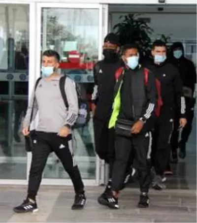 Karabağ, Sivas'ta 'Çırpırdı Karadeniz' türküsüyle karşılandı Karabağ, Sivas'ta 'Çırpırdı Karadeniz' türküsüyle karşılandı