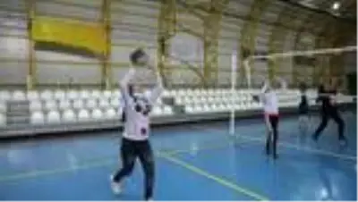 Kendisini keşfeden öğretmeni gibi sporcuları keşfetmeye çalışıyor