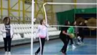 Kendisini keşfeden öğretmeni gibi sporcuları keşfetmeye çalışıyor