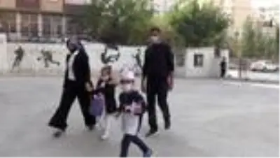 Mardinli ilkokul öğrencileri İzmir'deki depremzede yaşıtları için oyuncak topladı Mardinli ilkokul öğrencileri İzmir'deki depremzede yaşıtları için oyuncak topladı