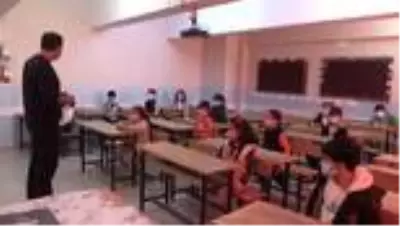 Mardinli ilkokul öğrencileri İzmir'deki depremzede yaşıtları için oyuncak topladı Mardinli ilkokul öğrencileri İzmir'deki depremzede yaşıtları için oyuncak topladı