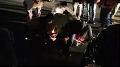 Son dakika: Çocuklarıyla yolun karşısına geçmek isteyen hamile kadına otomobil çarptı