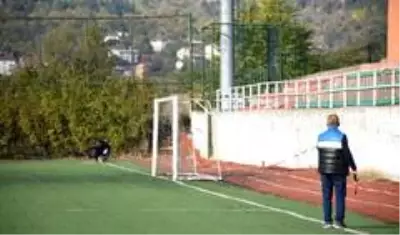 Safranbolu Sentetik Futbol Sahası'nın zemini yenileniyor