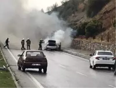 Seyir halindeki otomobil alev alev yandı Seyir halindeki otomobil alev alev yandı