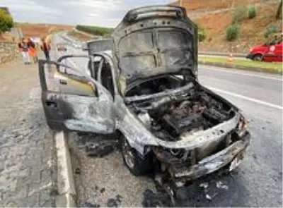 Seyir halindeki otomobil alev alev yandı Seyir halindeki otomobil alev alev yandı