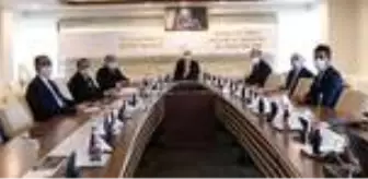 Bahçesaray: Van milletvekillerinden Ulaştırma ve Altyapı Bakanı Karaismailoğlu'na ziyaret Bahçesaray: Van milletvekillerinden Ulaştırma ve Altyapı Bakanı Karaismailoğlu'na ziyaret