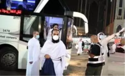 Yurt dışından gelen ilk umre kafilesi Mescid-i Haram'a geçti Yurt dışından gelen ilk umre kafilesi Mescid-i Haram'a geçti