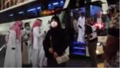 Yurt dışından gelen ilk umre kafilesi Mescid-i Haram'a geçti Yurt dışından gelen ilk umre kafilesi Mescid-i Haram'a geçti