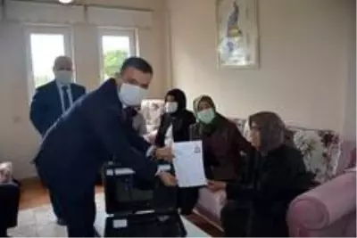 100 yaşındaki Hava ninenin çipli kimlik başvurusu evinde alındı 100 yaşındaki Hava ninenin çipli kimlik başvurusu evinde alındı