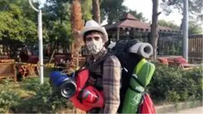 18 yaşındaki genç, 1 yılda otostop çekerek 50'den fazla şehir gezdi 18 yaşındaki genç, 1 yılda otostop çekerek 50'den fazla şehir gezdi