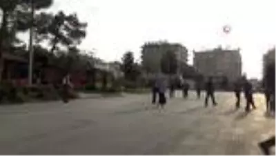 18 yaşındaki genç, 1 yılda otostop çekerek 50'den fazla şehir gezdi 18 yaşındaki genç, 1 yılda otostop çekerek 50'den fazla şehir gezdi