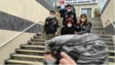 İstanbul'da 19 yıl önce işlenen cinayetle ilgili 3 kişi gözaltına alındı İstanbul'da 19 yıl önce işlenen cinayetle ilgili 3 kişi gözaltına alındı