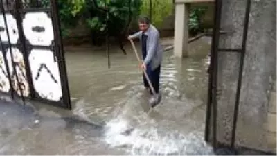 Adıyaman'da yağmur su baskınlarına neden oldu Adıyaman'da yağmur su baskınlarına neden oldu