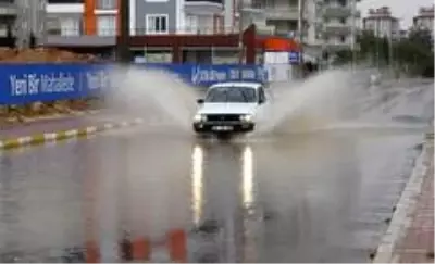 Adıyaman'da yağmur su baskınlarına neden oldu Adıyaman'da yağmur su baskınlarına neden oldu