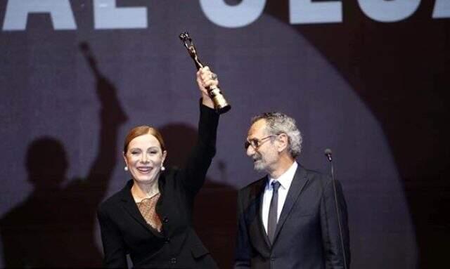 Alev Alev dizi oyuncusu Zuhal Olcay kimdir? Zuhal Olcay kaç yaşında? Zuhal Olcay filmleri