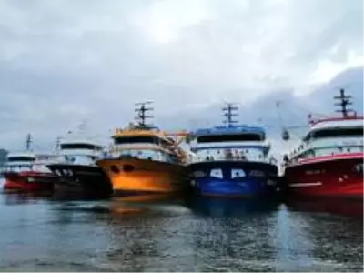 Balıkçı tekneleri Erdek'e sığındı