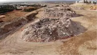 Bu moloz yığınları 114 kişiye mezar oldu Bu moloz yığınları 114 kişiye mezar oldu