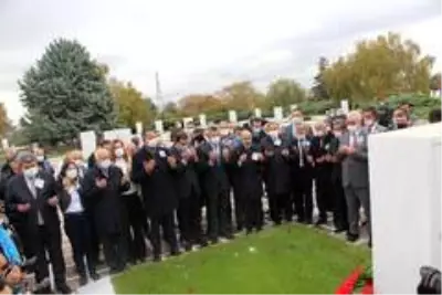 Bülent Ecevit kabri başında anıldı