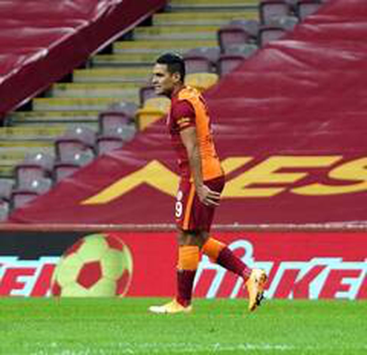 Galatasaray'da Radamel Falcao idmanı tamamlayamadı