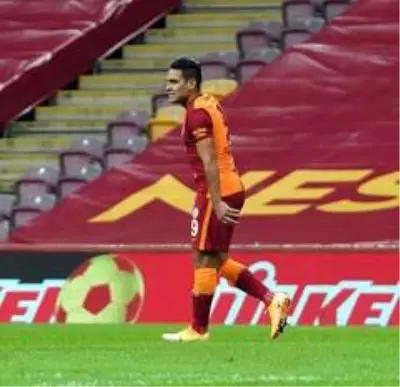 Galatasaray'da Radamel Falcao idmanı tamamlayamadı Galatasaray'da Radamel Falcao idmanı tamamlayamadı