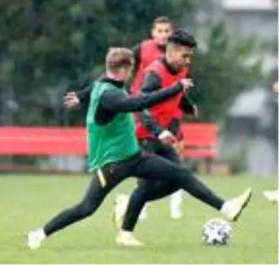 Galatasaray'da Radamel Falcao idmanı tamamlayamadı Galatasaray'da Radamel Falcao idmanı tamamlayamadı