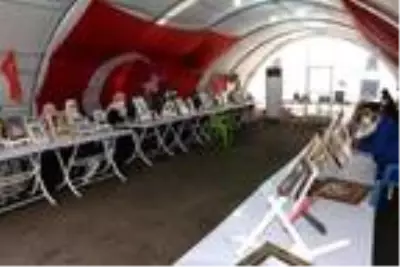 HDP önündeki eylemde 430'uncu gün; 90 yaşında evlat nöbetine katıldı HDP önündeki eylemde 430'uncu gün; 90 yaşında evlat nöbetine katıldı