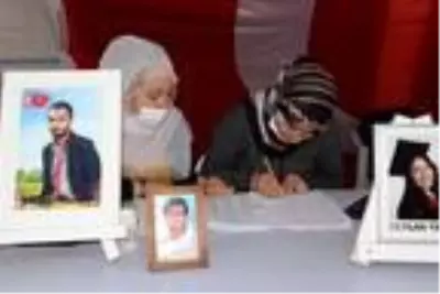 HDP önündeki eylemde 430'uncu gün; 90 yaşında evlat nöbetine katıldı HDP önündeki eylemde 430'uncu gün; 90 yaşında evlat nöbetine katıldı