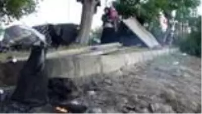 İş ve kalacak yer vaadiyle Antalya'ya gelen aile hayatlarının şokunu yaşadı İş ve kalacak yer vaadiyle Antalya'ya gelen aile hayatlarının şokunu yaşadı